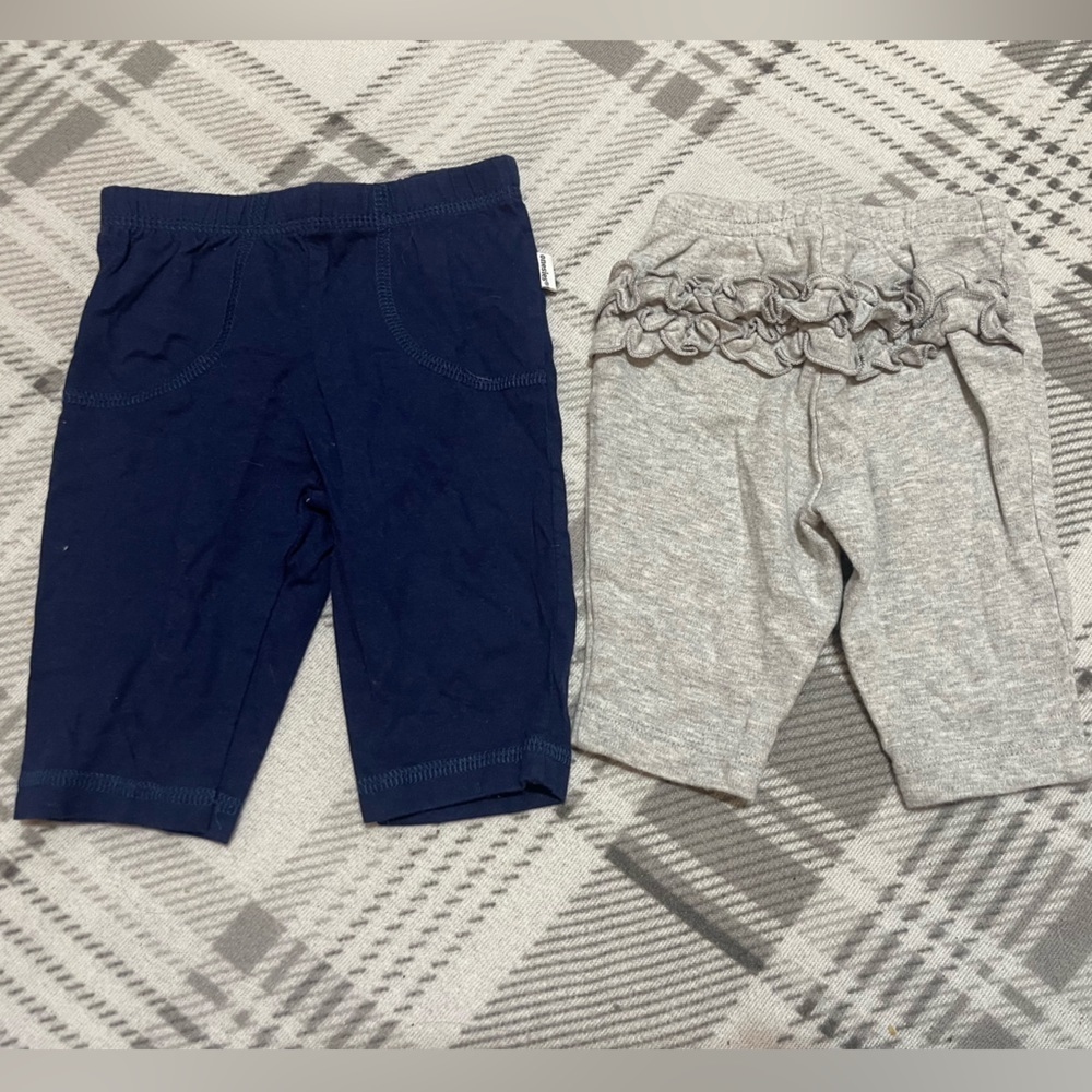 🌼4/$25🌼 Baby 0-3 month onesie and pants bundle - Picture 4 of 4